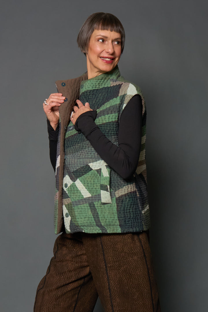 ABSTRACT AND DUCK CLOTH KANTHA HIGH-NECK CROPPED VEST - ap5251-grn -