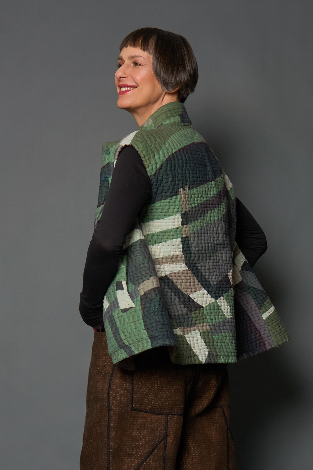 ABSTRACT AND DUCK CLOTH KANTHA HIGH-NECK CROPPED VEST - ap5251-grn -