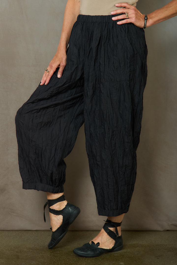 POLISHED COTTON RANDOM TUCK VOILE BARREL PANTS - rc1641-blk -