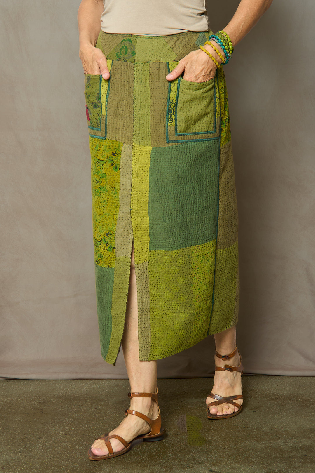 DUCK SUN DYE WITH PATCH KANTHA FRONT VENT PENCIL SKIRT - us2666-grn -
