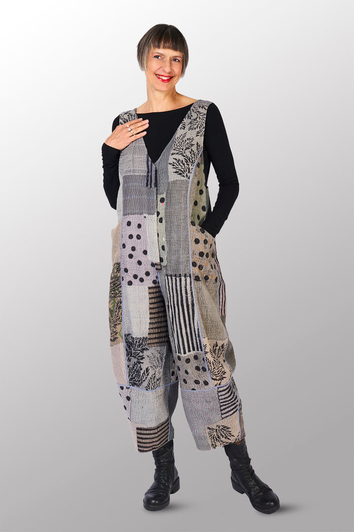 FRAYED PATCH KANTHA WITH STAMP SHAPED V-NECK JUMPER - sp-fi4658-gry -