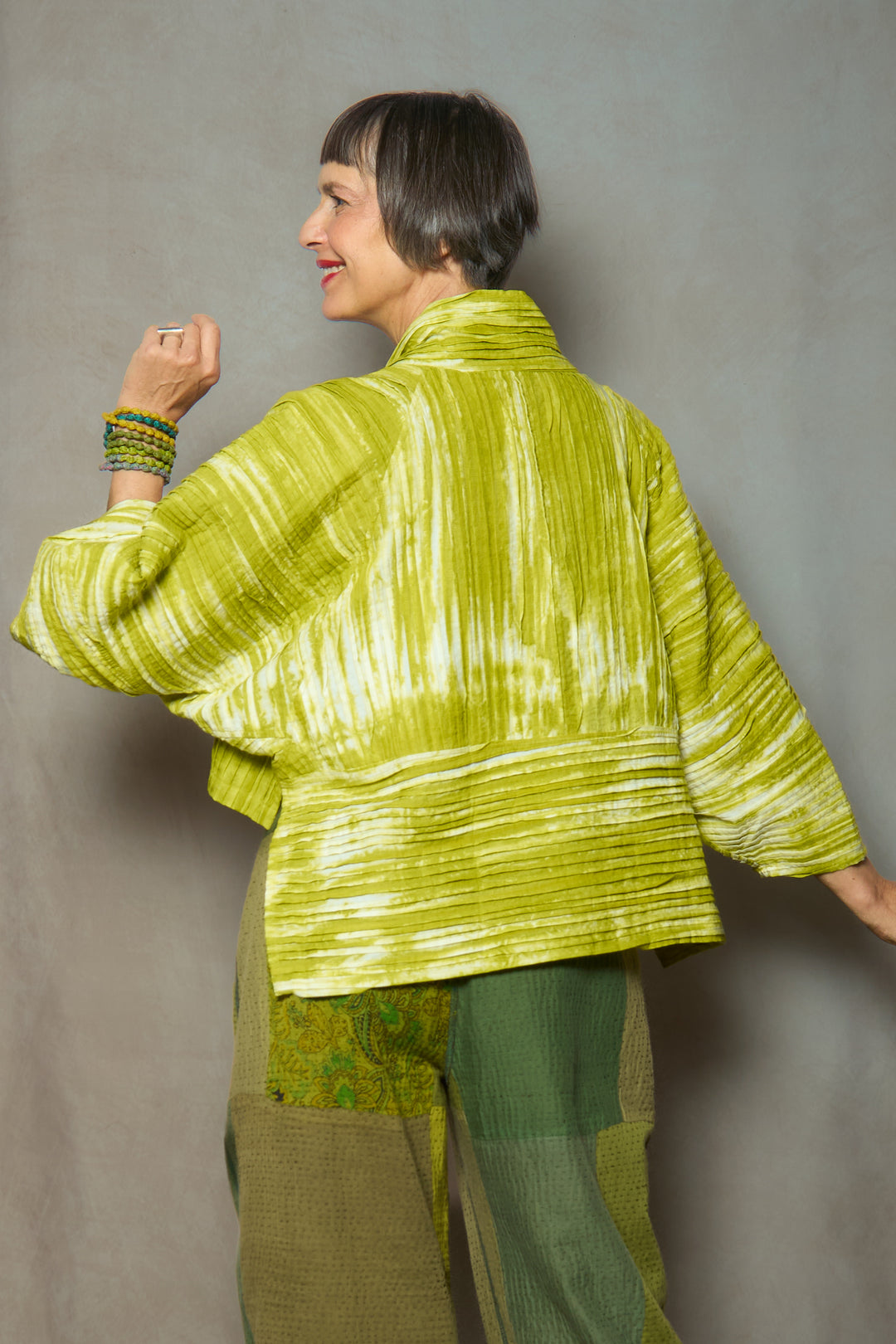 CAMBRIC TIE DYE RIPPLE TUCK LANTERN SLV. SHRUG - tr1j103-lim -