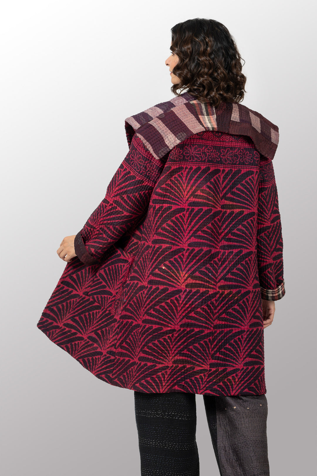 QUILTED OVER DYE COTTON KANTHA POCKET MEDIUM COAT - oq5316-cred006a -