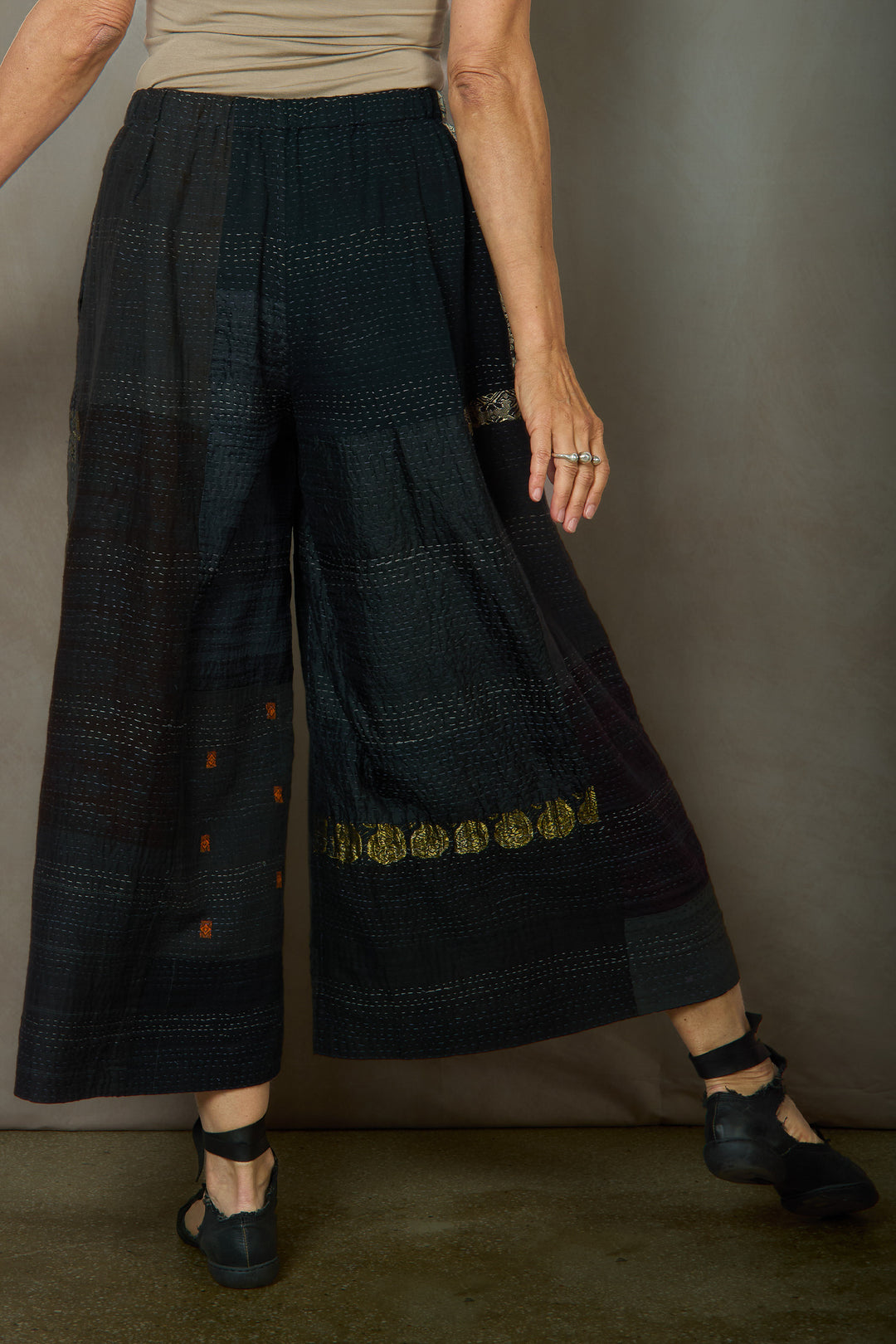 COTTON SILK SW PATCH KANTHA PLEATED WIDE LEG PANTS - ws2678-blk -