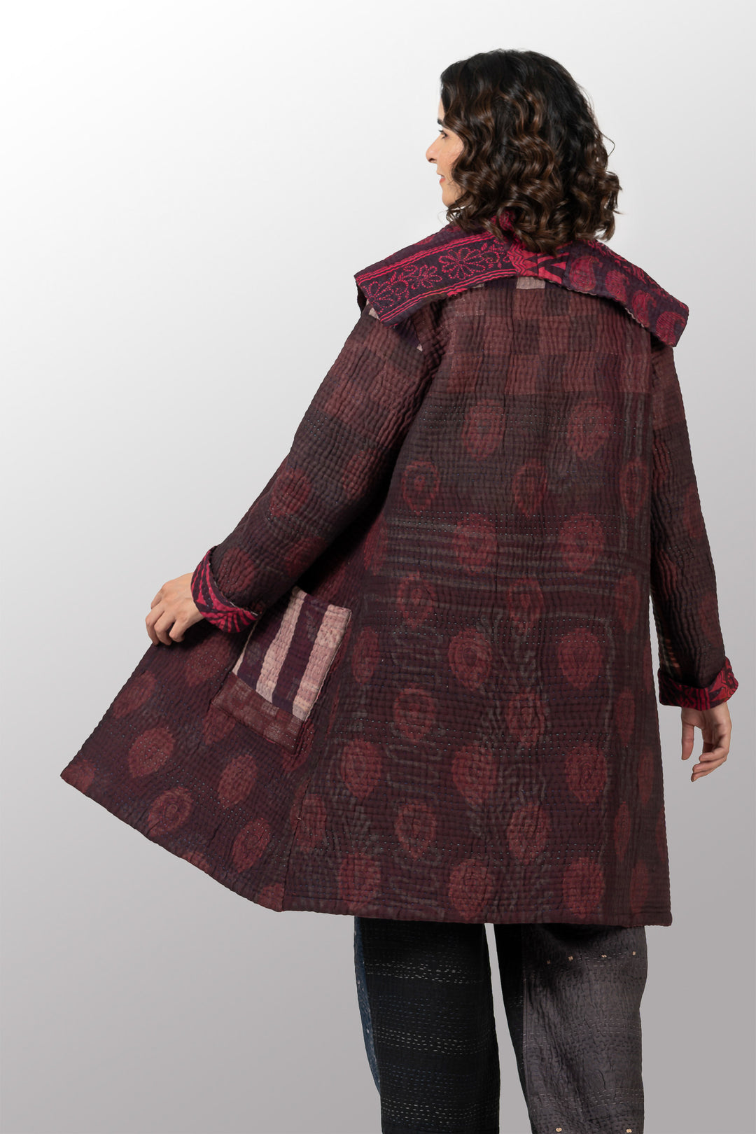 QUILTED OVER DYE COTTON KANTHA POCKET MEDIUM COAT - oq5316-cred006a -