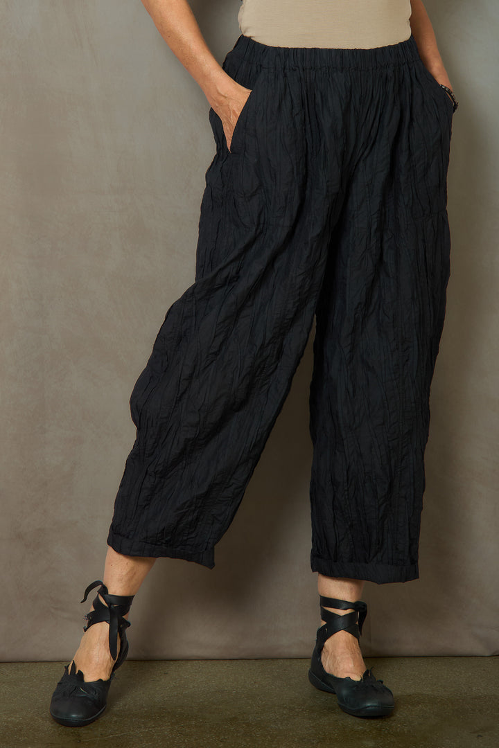 POLISHED COTTON RANDOM TUCK VOILE BARREL PANTS - rc1641-blk -