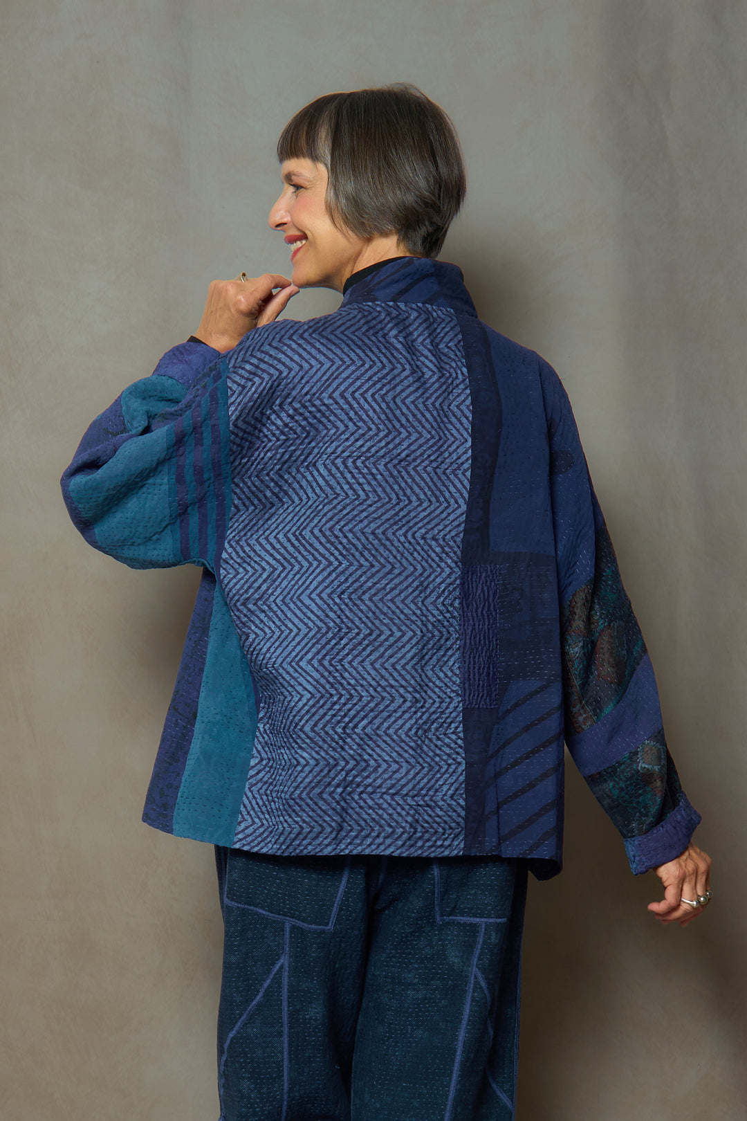 JACQUARD SILK KANTHA HIGH-NECK CROPPED JACKET - js4095-nvy -