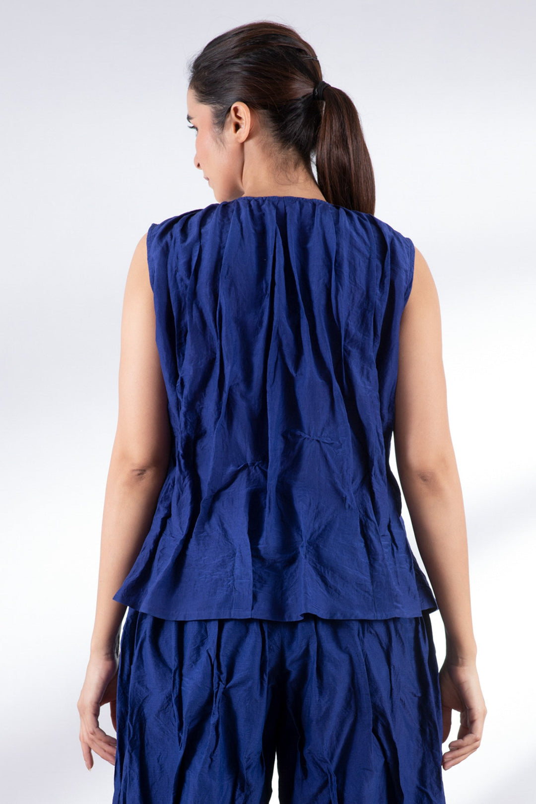 DYED COTTON SILK VOILE WAVY TUCKED SLEEVELESS BLOUSE - dc1539-blu -