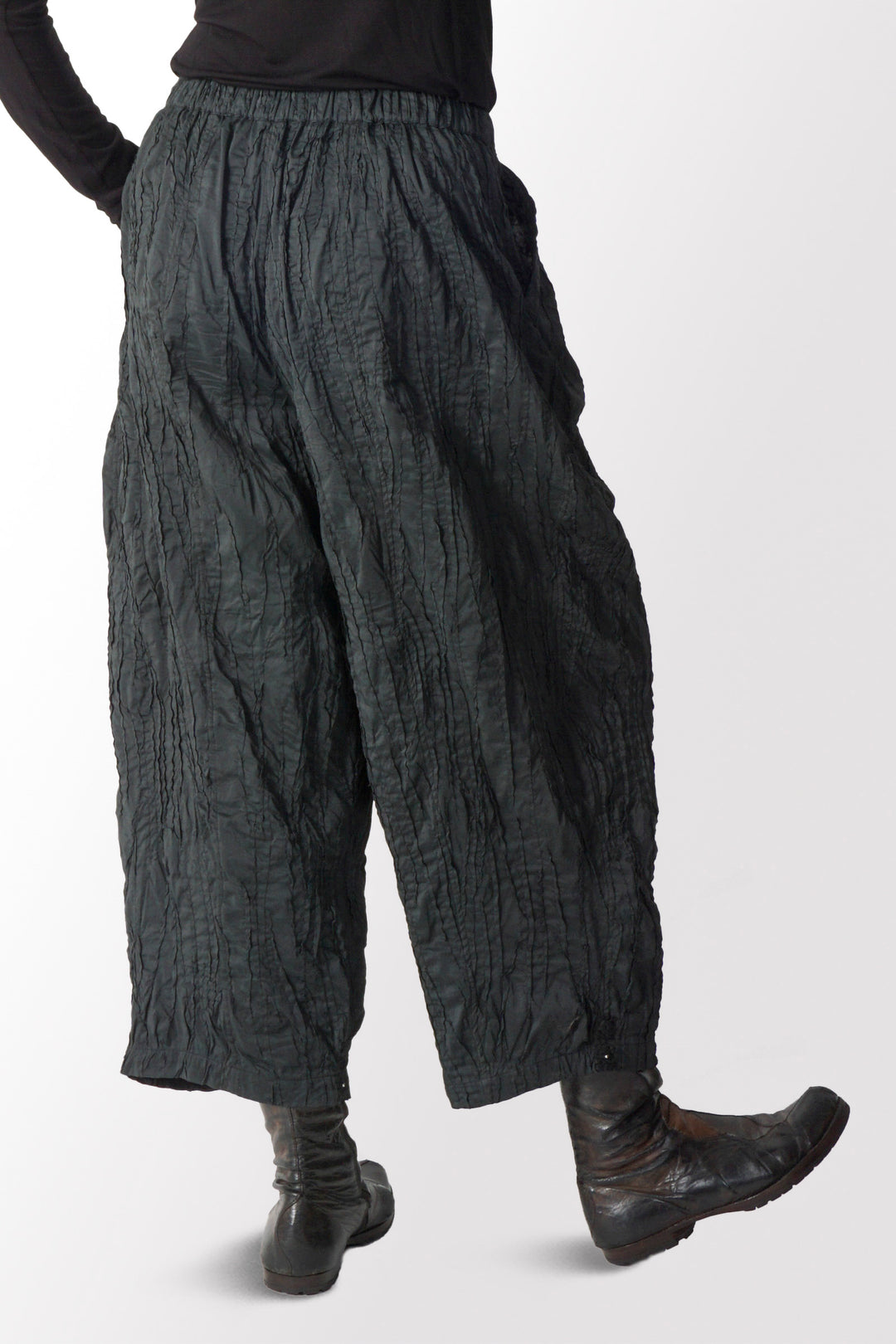 DYED COTTON SILK HEAVY VOILE RANDOM TUCK BARREL PANTS - dr1641-blk -