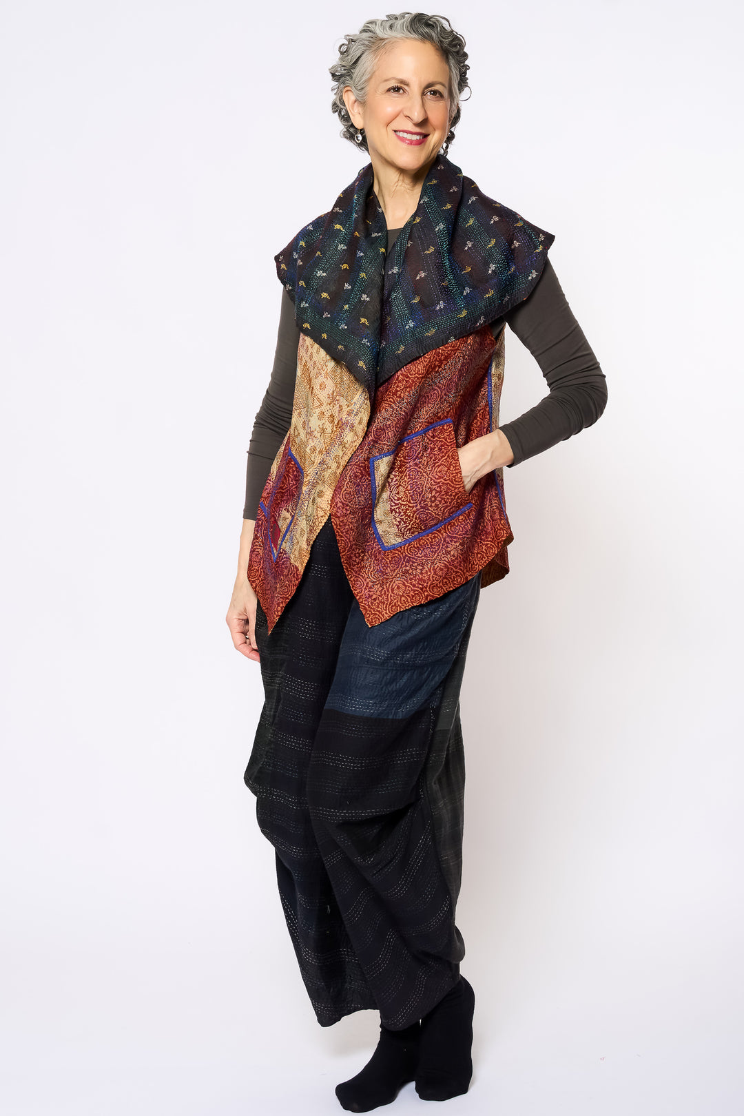 VINTAGE SILK W-FACE KANTHA CIRCULAR SHORT VEST - ss2202-9004a -