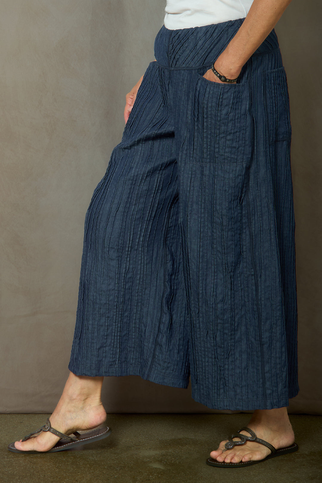 RIPPLE TUCK DENIM MID RISE WIDE LEG PANTS - rd1665-nvy -