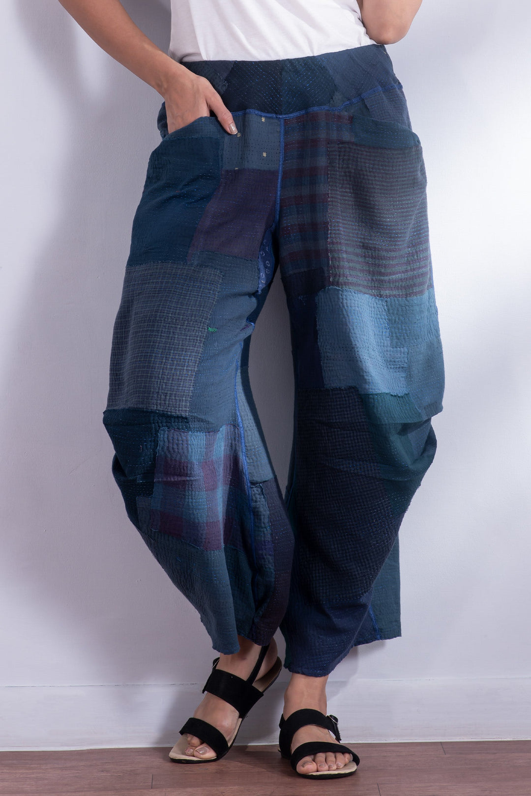 FRAYED PATCH KANTHA KNEE TUCKED PANTS - fi2625-nvy -