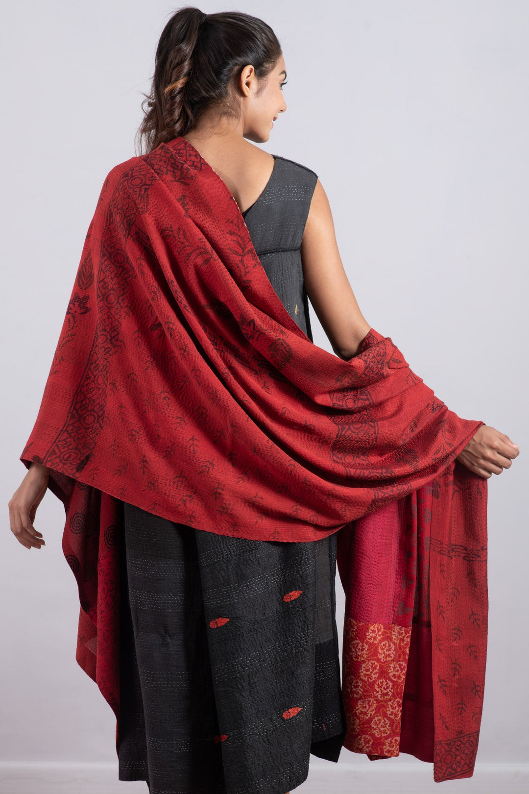 GEORGETTE VINTAGE SILK PATCH KANTHA SHAWL LARGE - gs2803-red -