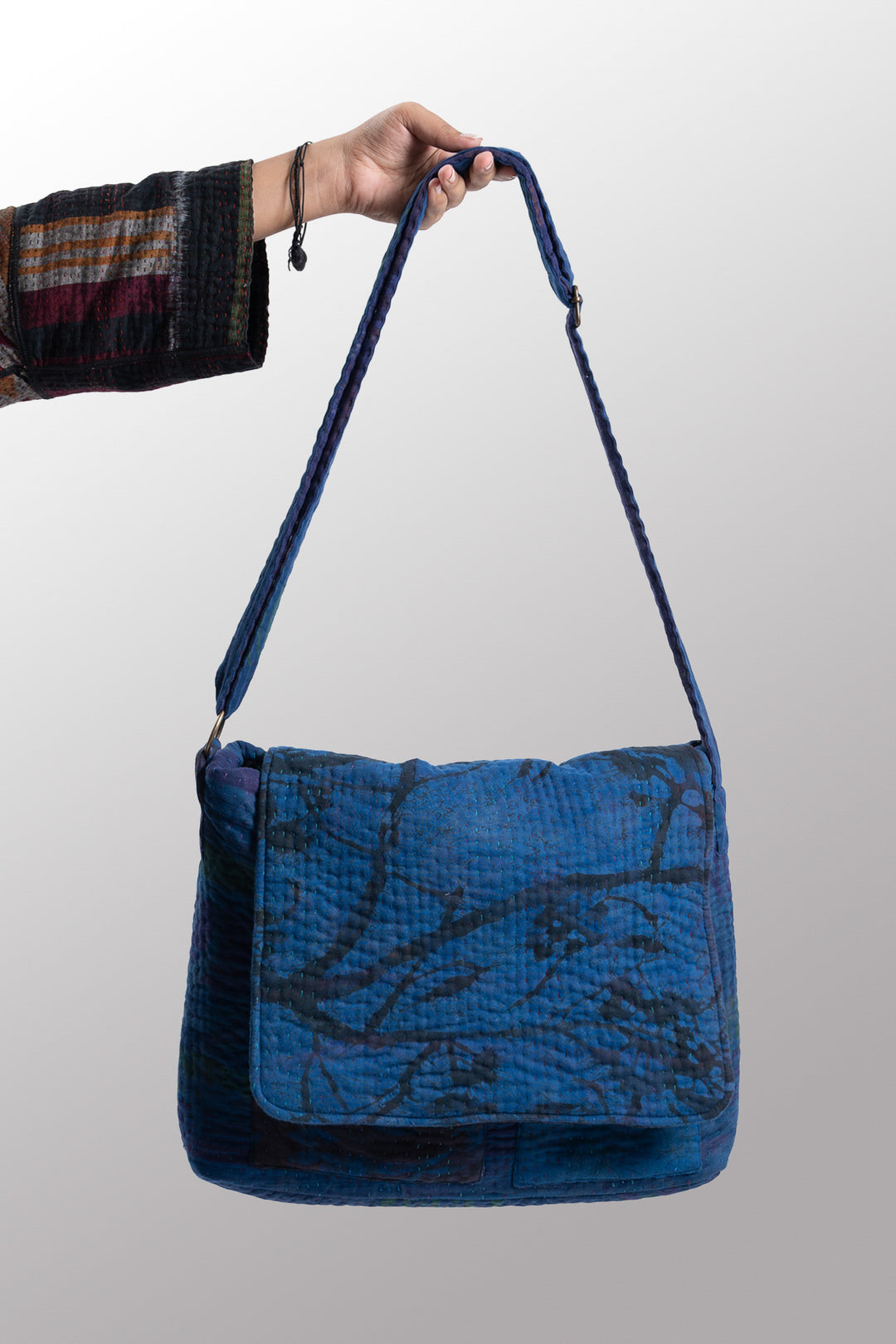 Quilted Over Dye Cotton Kantha Pc Messenger Bag - mm-oq5863-cblu005a -