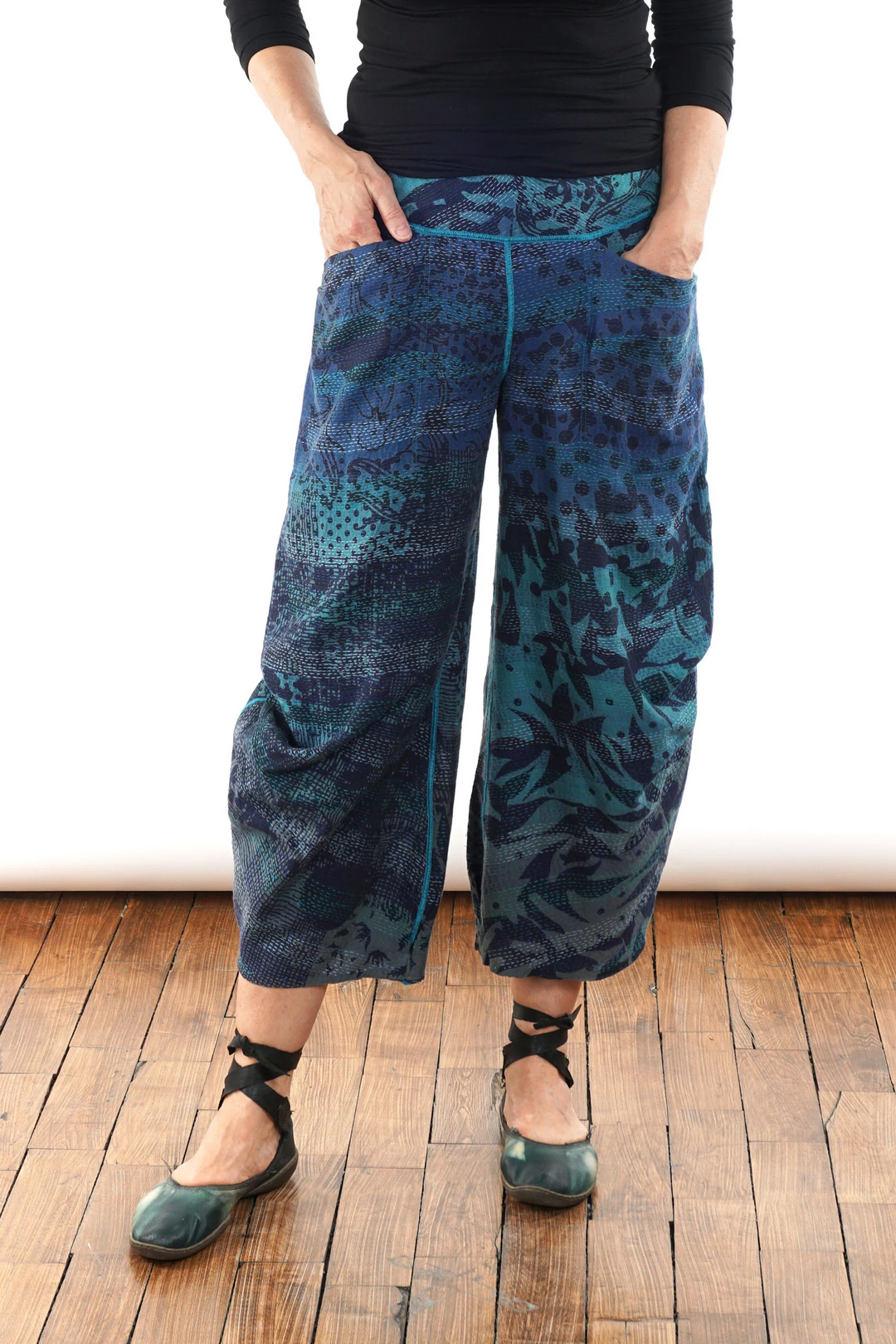 MONOTONE TWILIGHT PRINT KANTHA KNEE TUCKED PANTS - tp2625-blu -