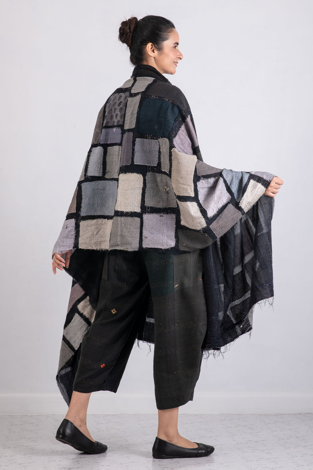 TONAL TILE PATCH KANTHA THROW - tt2971-gry -