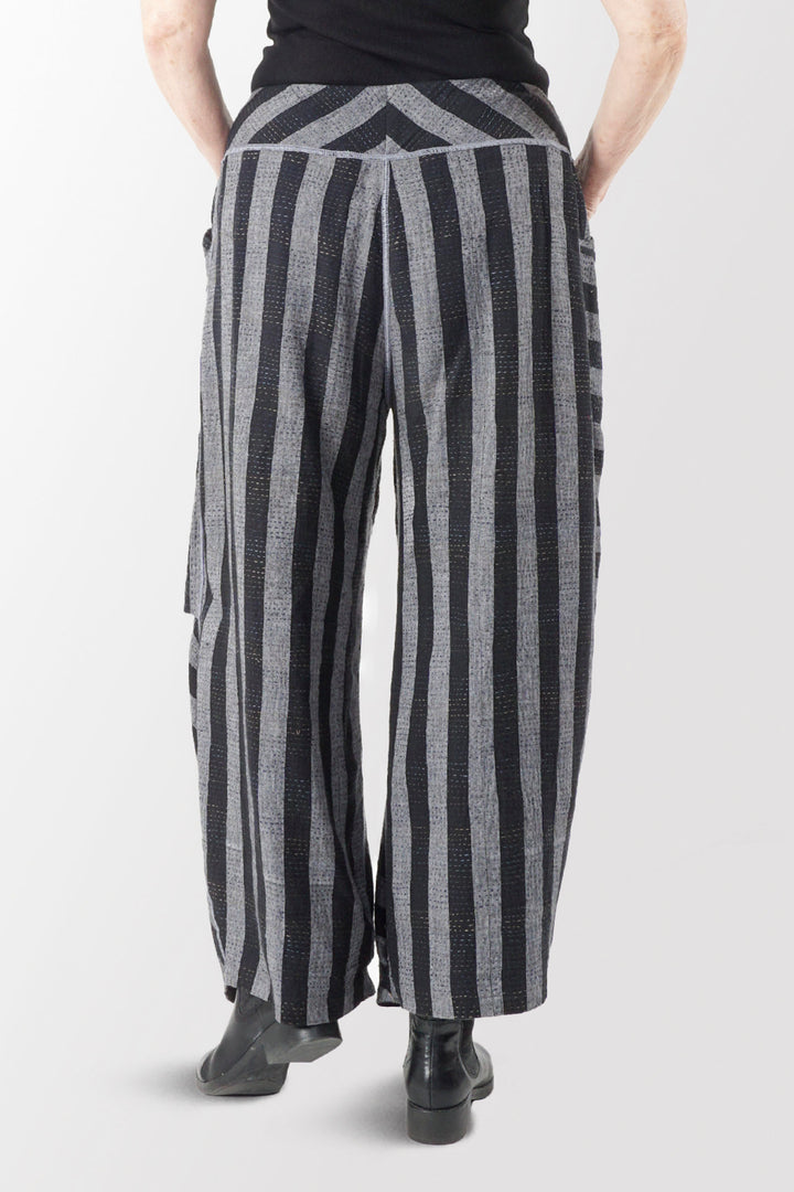 WOVEN STRIPE FRAYED PATCH BACK KANTHA KNEE TUCKED PANTS - wp2625-gry -