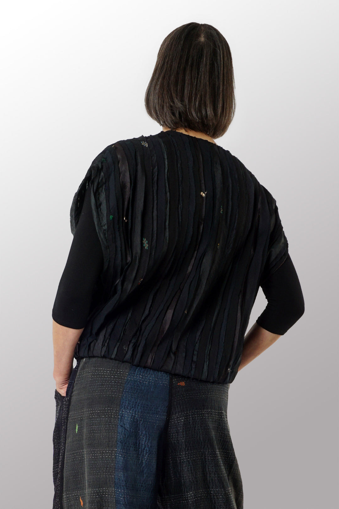 WAVY STRIPE KANTHA WIDE SHOULDER VEST - wv2245-blk -